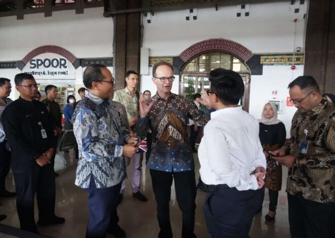 Dubes Inggris Singgah ke Stasiun Tawang, Bahas Transportasi Hijau