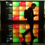 IHSG Melemah di Awal Perdagangan, Sentuh 8.213