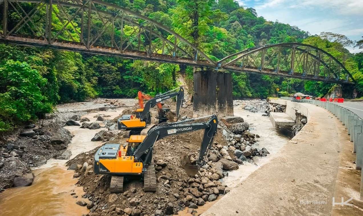 Hutama Karya Percepat Pemulihan Akses Utama Lembah Anai