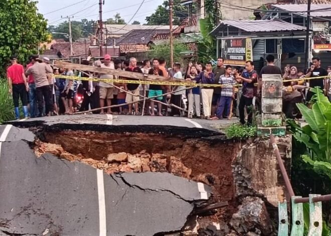 Jembatan di Prabumulih Putus Diterjang Arus Deras Sungai