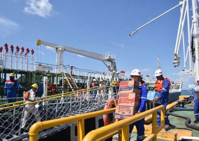 Kapal Pertamina Antar Kebutuhan Energi Bantu Masyarakat Sumatera