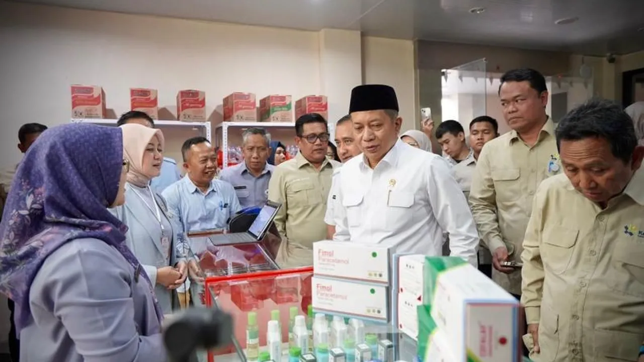 Menkop Resmikan 10 Gerai Obat Kopdes Merah Putih, Perkuat Akses Kesehatan Masyarakat