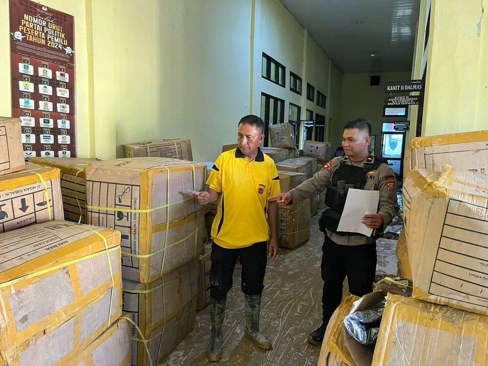 Polri Distribusikan Bantuan Aceh Tamiang via Helikopter AW169