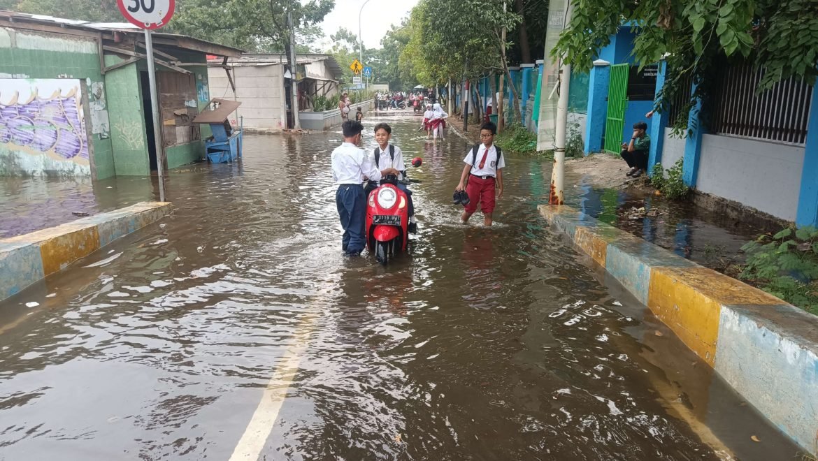 Waspada, Sejumlah Jalan di Jakarta Utara Terendam Banjir Rob