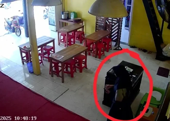 Video Viral Perempuan Gasak Uang dan Perhiasan di Warung