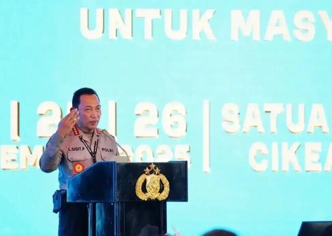 Kapolri Soroti Kayu Gelondongan dalam Banjir Sumatra