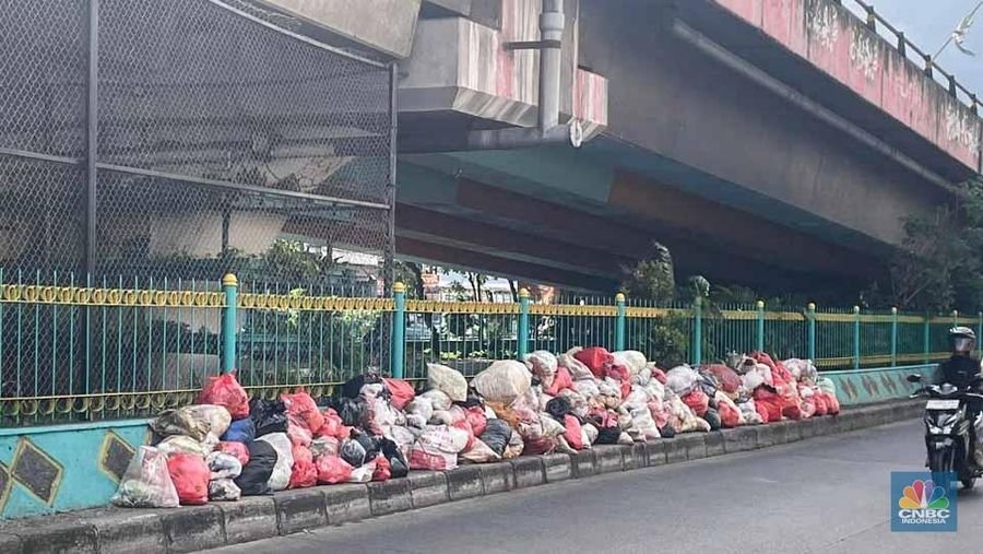Menteri PU Ungkap Penyebab Sampah Menggunung di Tangsel