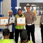 Jasa Raharja Sumatera Barat Bersama Satlantas Polres Pesisir Selatan Gelar Edukasi Keselamatan Berlalu Lintas bagi Pangkalan Ojek di Painan