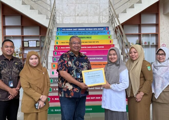 Jasa Raharja Kanwil Kepri Serahkan Penghargaan Kualitas Layanan Rumah Sakit kepada Direktur RSUD Embung Fatimah Kota Batam