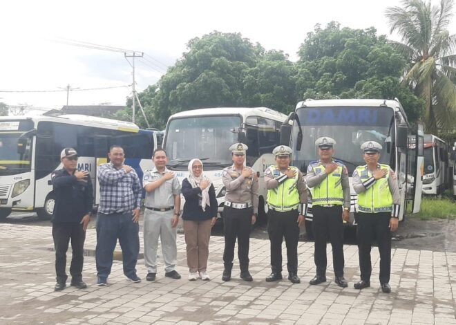 Pastikan Perlindungan dan Keselamatan Penumpang Angkutan Umum, Jasa Raharja NTB bersama Satlantas Polresta Mataram Kunjungi DAMRI