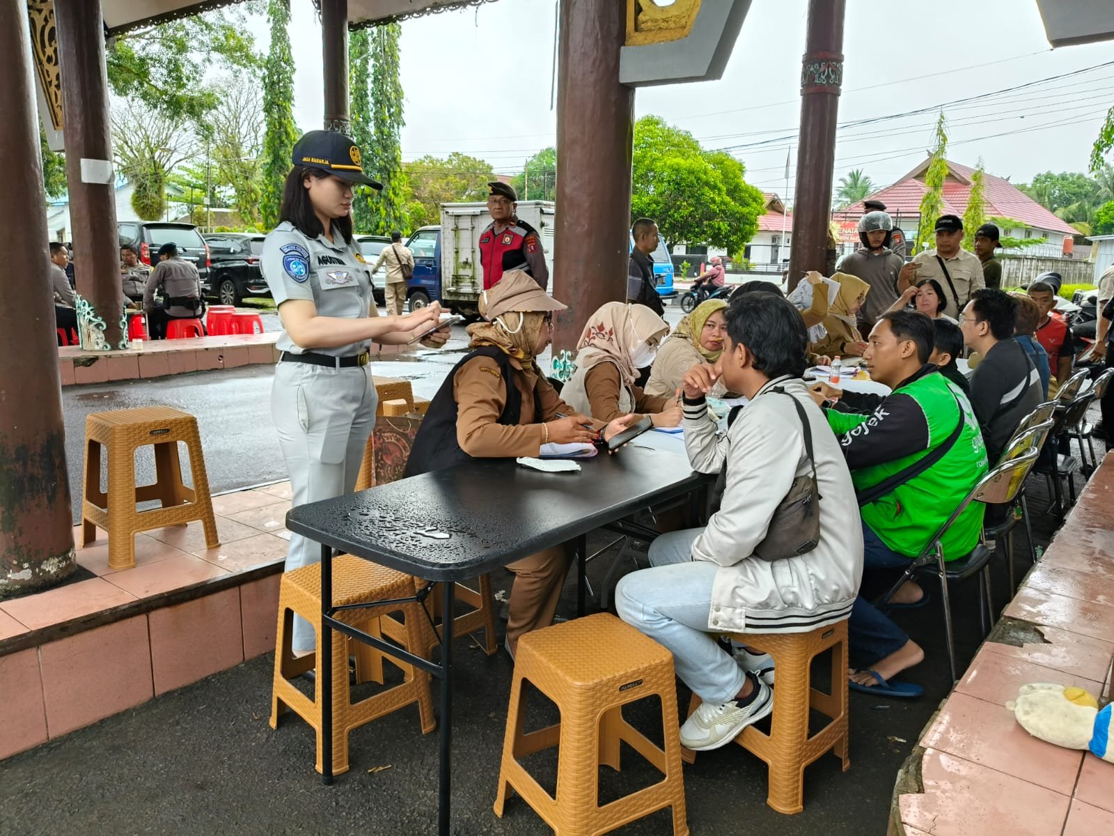 Operasi Gabungan di Stadion Sanaman Mantikei, Jasa Raharja Kalteng Ingatkan Tertib Pajak dan Keselamatan