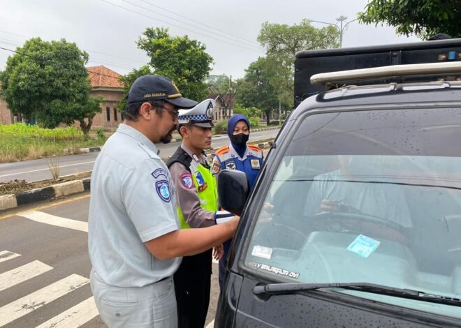 Penanggung Jawab Samsat Sukadana Gelar Operasi Gabungan di Jalur 2 Desa Negara Nabung