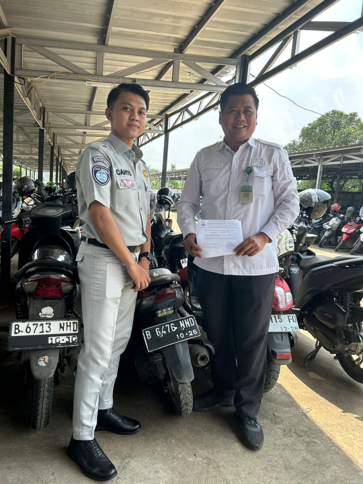 Tertibkan Pemilik Kendaraan Jasa Raharja Tangerang ,UPT Samsat Ciputat Lakukan Pendataan PKB di Kantung Parkir Stasiun Sudimara