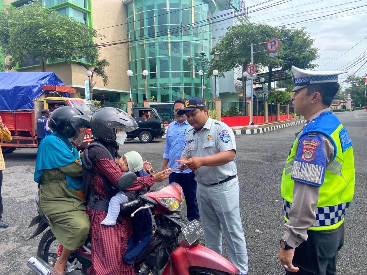 Tertib Pajak Demi Keselamatan, Samsat Gunungkidul Gencarkan Operasi Gabungan dan Edukasi Kanal Online