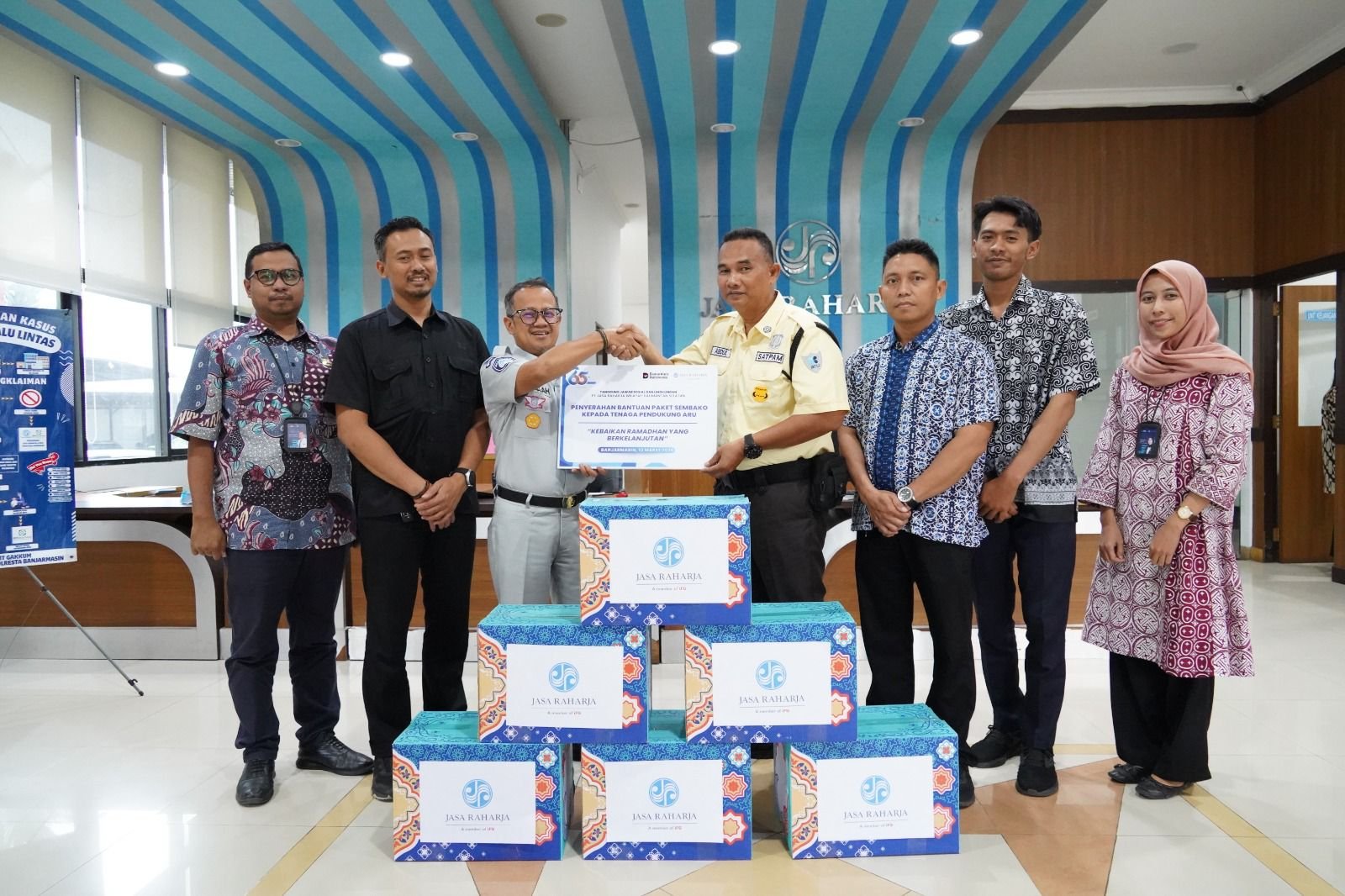 Kebaikan Ramadan yang Berkelanjutan, Jasa Raharja Kalsel Salurkan Paket Sembako