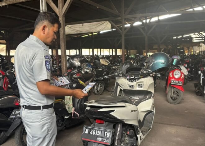 Aksi Simpatik Jasa Raharja Banten: Sapa Ratusan Pemilik Kendaraan di Kantong Parkir untuk Edukasi Digital dan Undian Emas