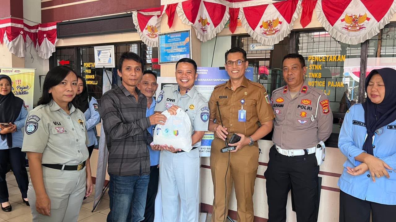 Jasa Raharja Kotabumi dan Tim Pembina Samsat Apresiasi Wajib Pajak Taat di Hari Pertama Program Keringanan Pajak
