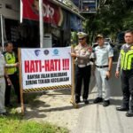 Kolaborasi Jasa Raharja Palopo dan Polres Palopo Perkuat Budaya Tertib Berlalu Lintas Melalui Pemasangan Himbauan Keselamatan di Titik Rawan Laka