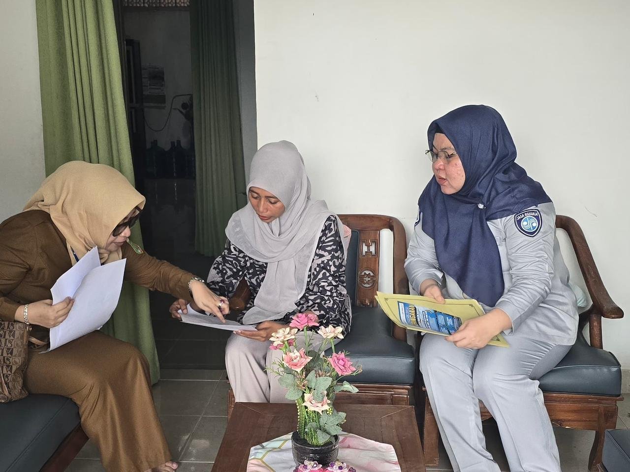 PJ Samsat Metro Gencarkan Door to Door Penyampaian Tagihan PKB dan Sosialisasi Program Keringanan Pajak