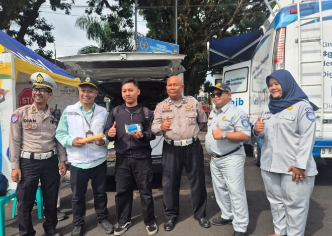 Operasi Gabungan di Taman Kota Tasikmalaya, Jasa Raharja Bersama Tim Pembina Samsat Dorong Kepatuhan Wajib Pajak Melalui Pelayanan Langsung Dan Pemberiab Souvenir
