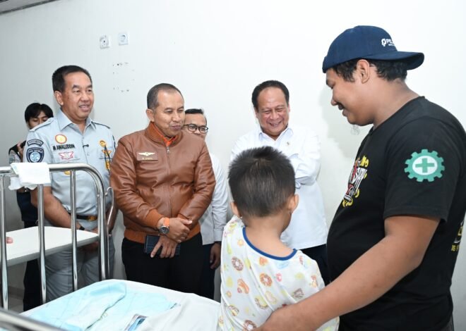 Dirut Jasa Raharja Dampingi Wamenhub Tinjau Penanganan Korban KM Mutiara Sentosa II di RS PHC Surabaya