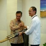 Jasaraharja Putera Dukung Pemulihan Desa Adat Sade dan Pelestarian Tradisi Tenun Melalui Bantuan CSR-ESG
